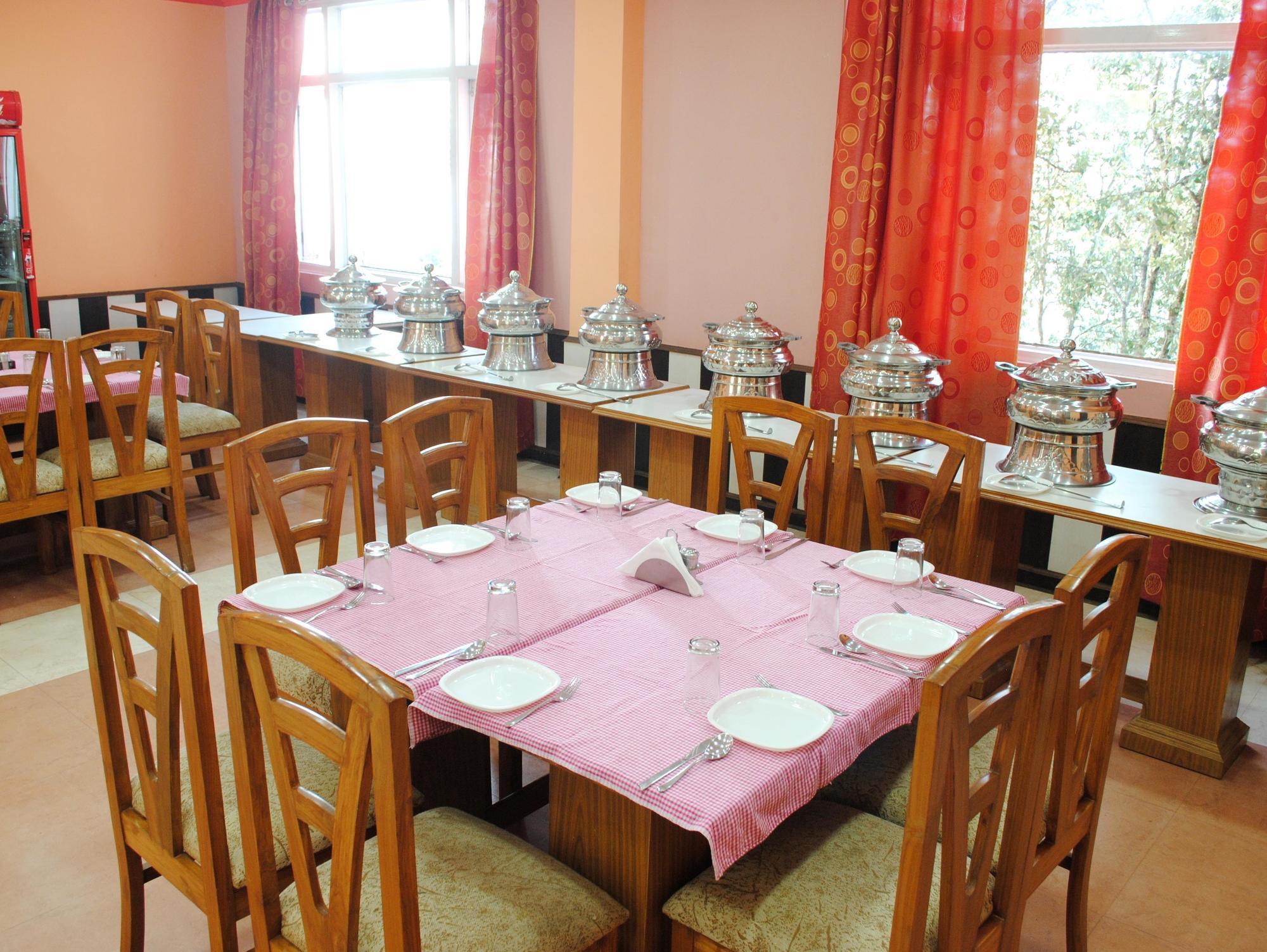 Clarks Inn Binsar Exterior foto